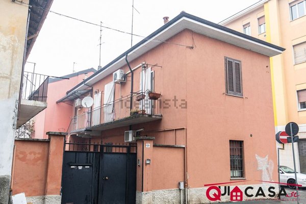 casa indipendente in vendita a Legnano