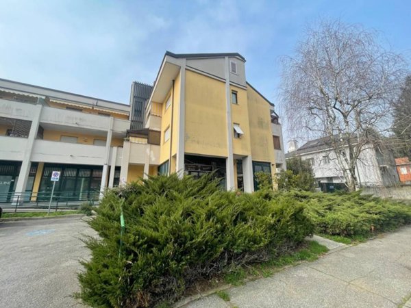 negozio in vendita a Legnano