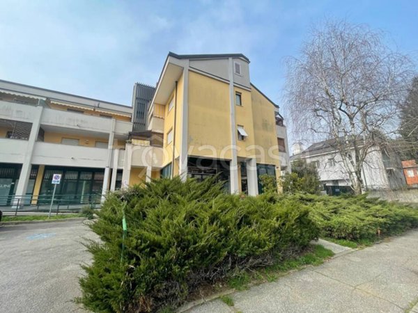 negozio in vendita a Legnano
