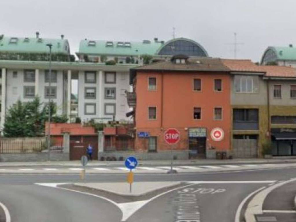 locale commerciale in vendita a Legnano