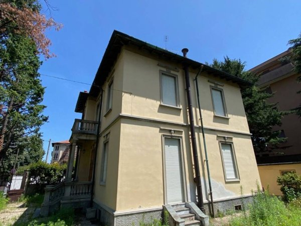 casa indipendente in vendita a Legnano