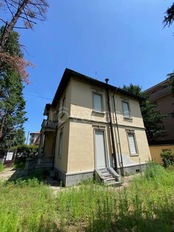 casa indipendente in vendita a Legnano