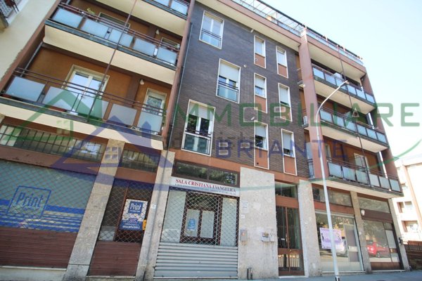 negozio in vendita a Legnano