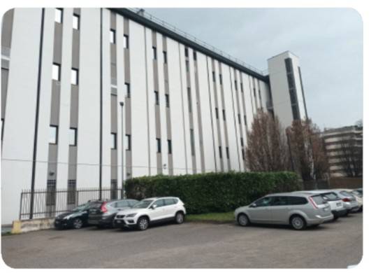 locale commerciale in vendita a Legnano