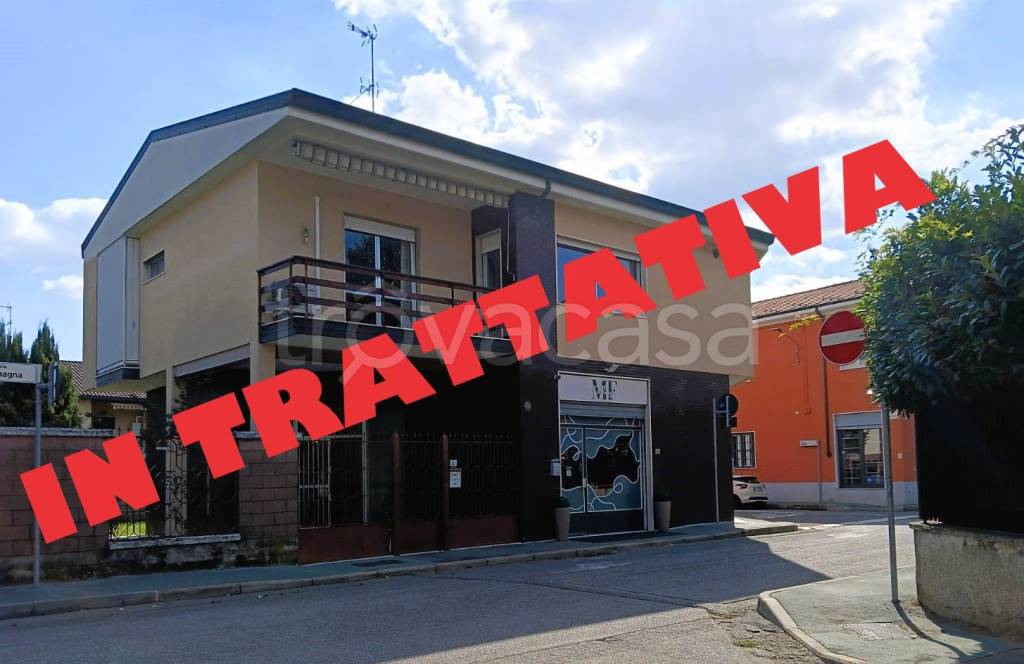 casa indipendente in vendita a Legnano