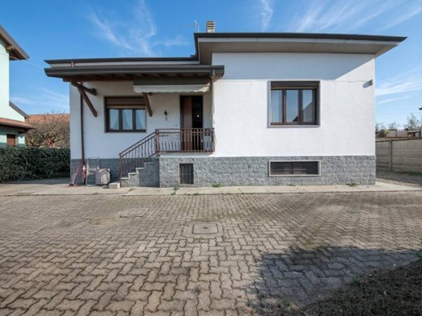 casa indipendente in vendita a Legnano