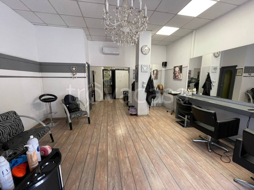 negozio in vendita a Legnano