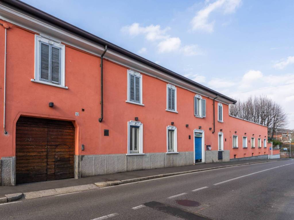 negozio in vendita a Legnano