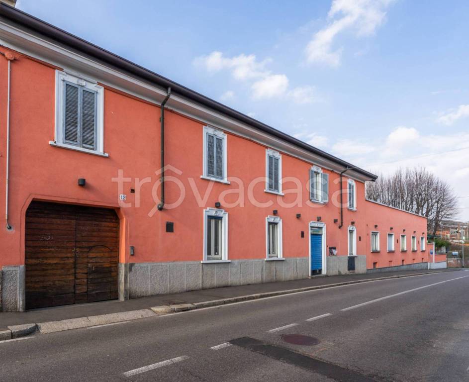 negozio in vendita a Legnano