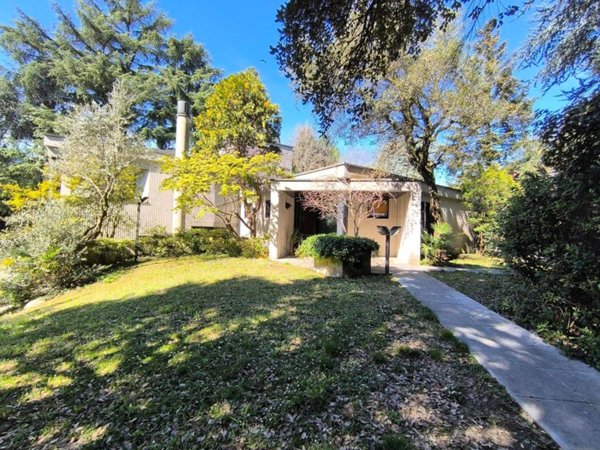 casa indipendente in vendita a Legnano