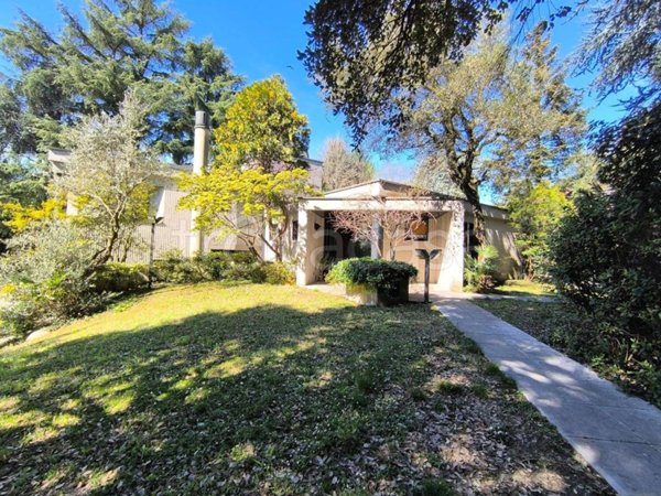 casa indipendente in vendita a Legnano