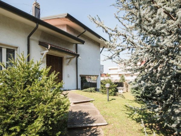casa indipendente in vendita a Legnano