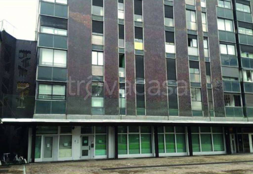 negozio in vendita a Legnano