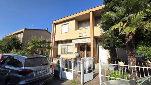 casa indipendente in vendita a Legnano