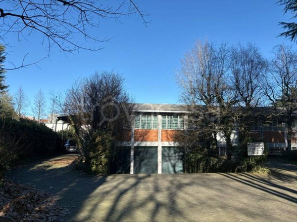 locale commerciale in vendita a Legnano