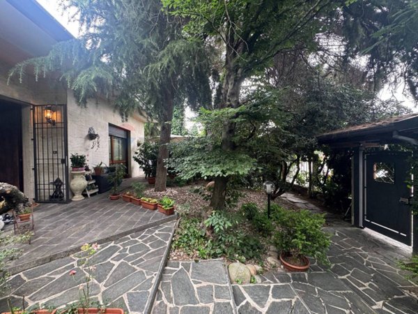 casa indipendente in vendita a Legnano
