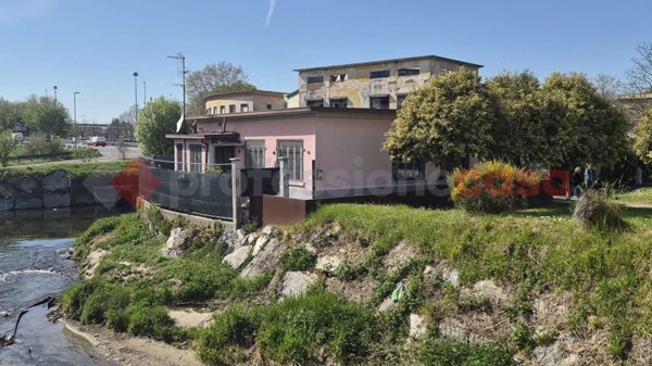 casa indipendente in vendita a Legnano