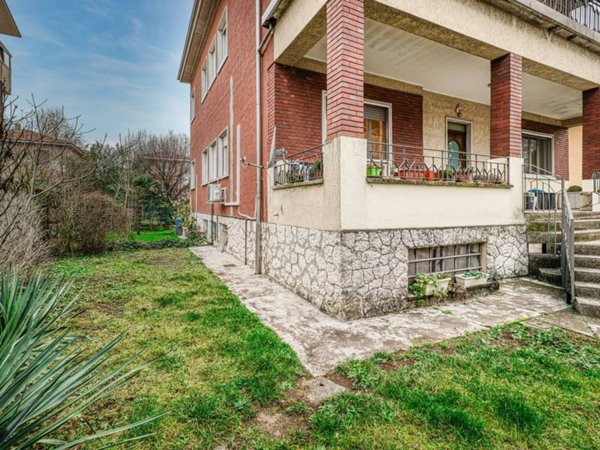 casa indipendente in vendita a Legnano