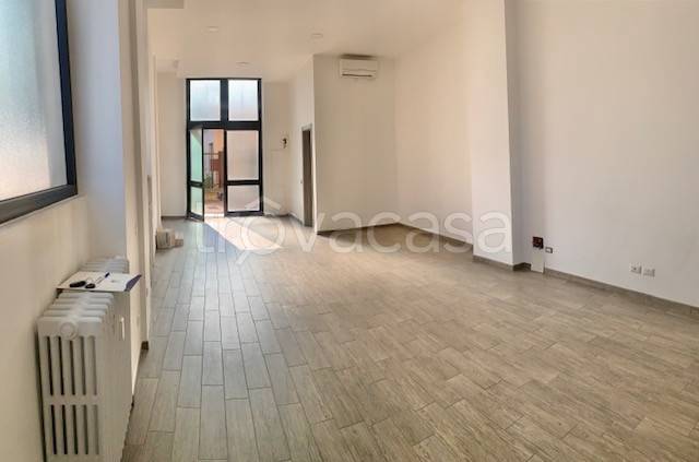 negozio in vendita a Legnano
