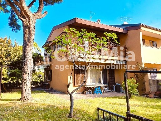 casa indipendente in vendita a Legnano