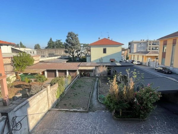 casa indipendente in vendita a Legnano