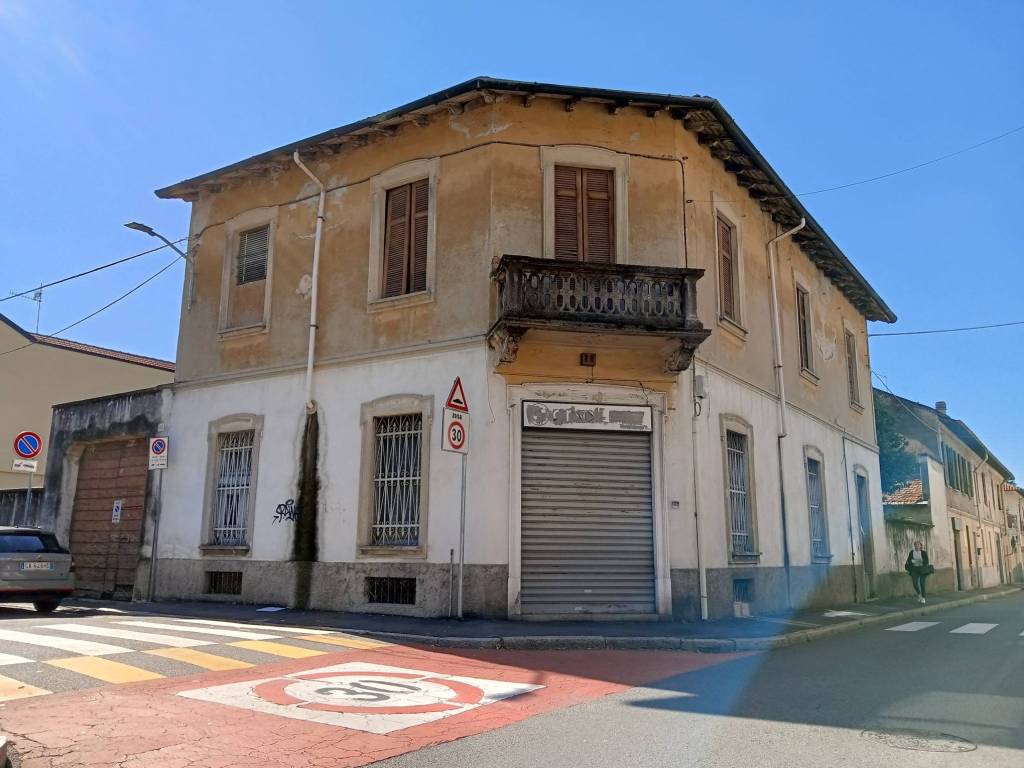 casa indipendente in vendita a Legnano