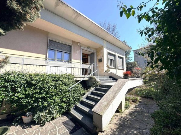 casa indipendente in vendita a Legnano