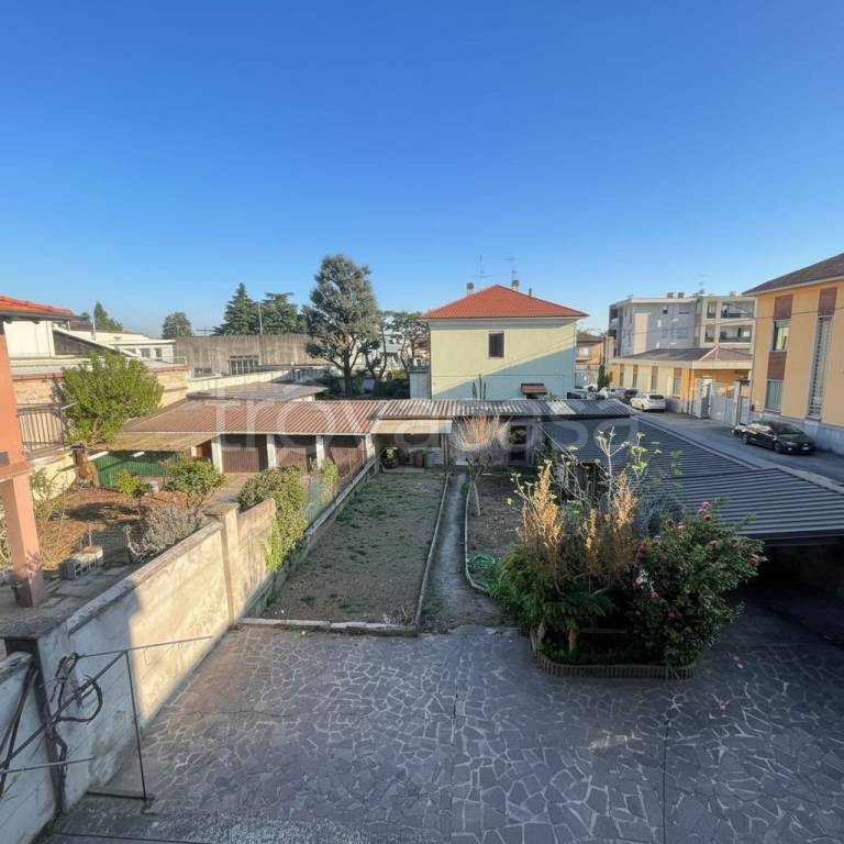 casa indipendente in vendita a Legnano
