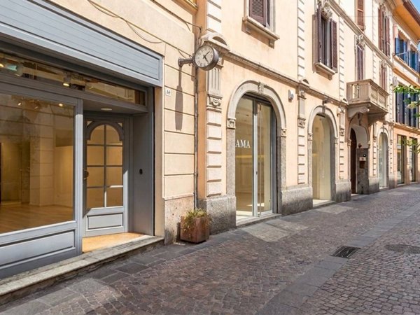 negozio in vendita a Legnano