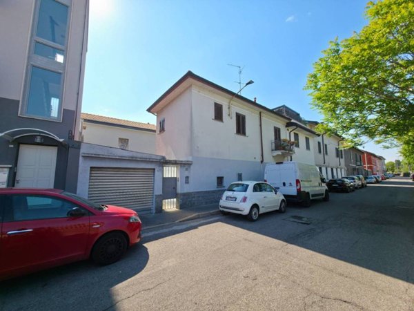 casa indipendente in vendita a Legnano