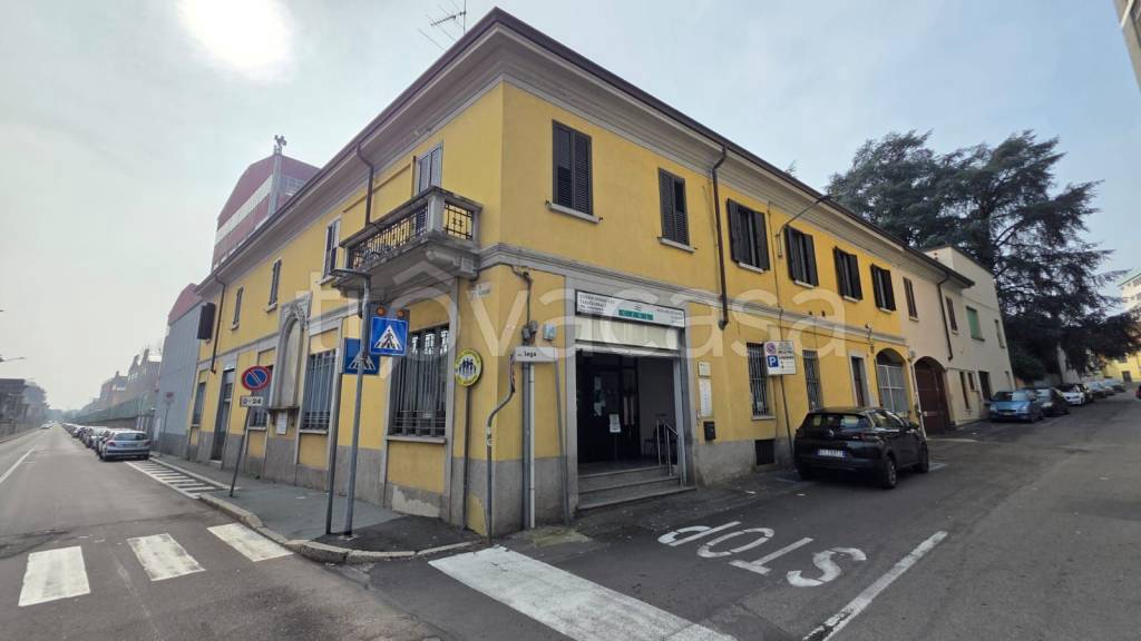 negozio in vendita a Legnano