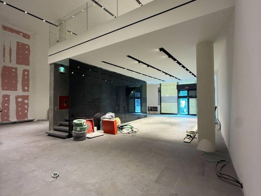 negozio in vendita a Legnano