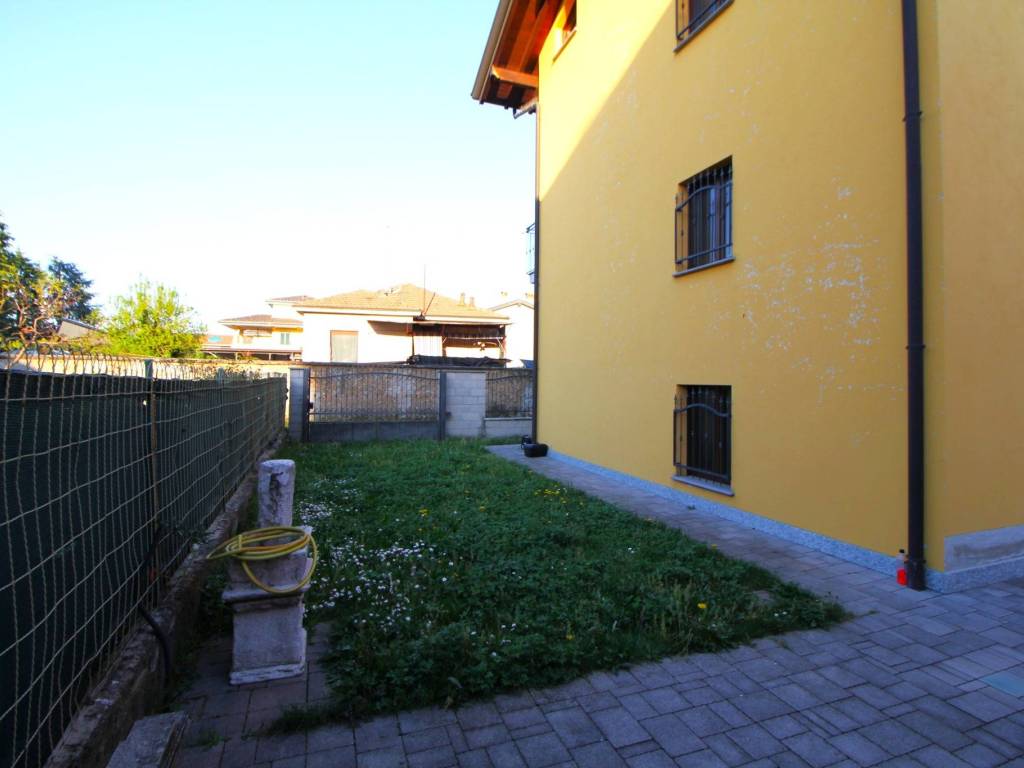 casa indipendente in vendita a Legnano
