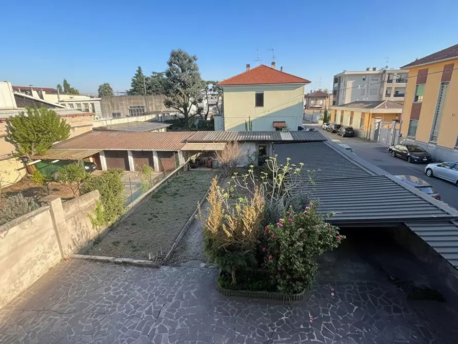 casa indipendente in vendita a Legnano