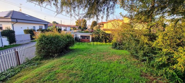 casa indipendente in vendita a Legnano