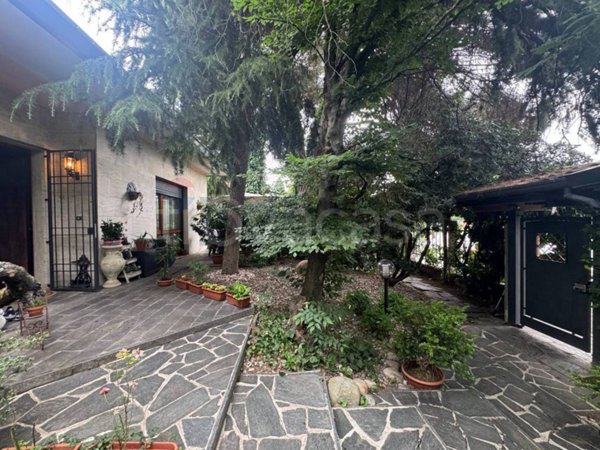 casa indipendente in vendita a Legnano
