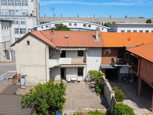 casa indipendente in vendita a Legnano
