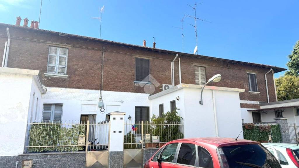 casa indipendente in vendita a Legnano