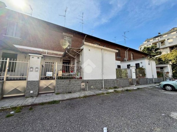 casa indipendente in vendita a Legnano