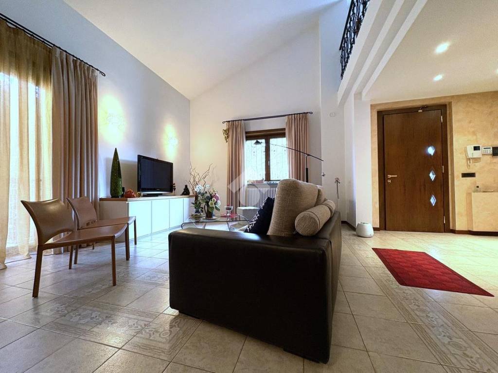 casa indipendente in vendita a Legnano