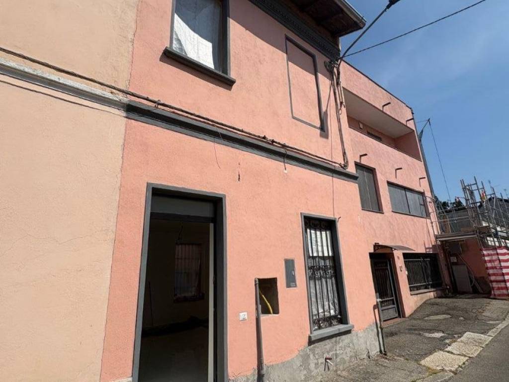 casa indipendente in vendita a Legnano