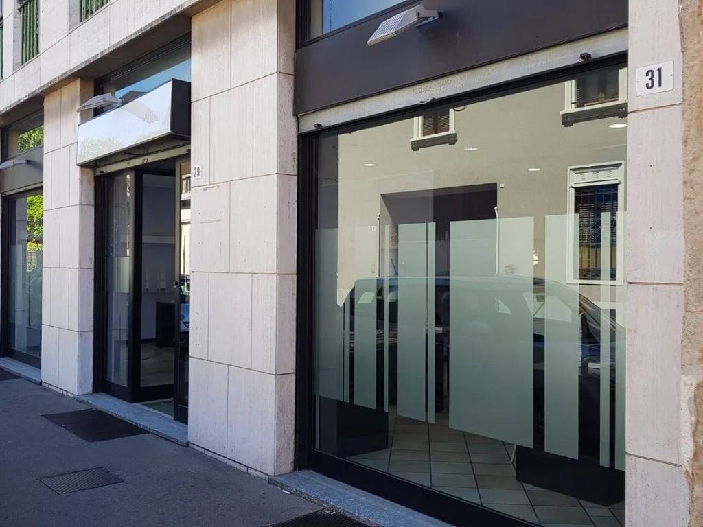 negozio in vendita a Legnano