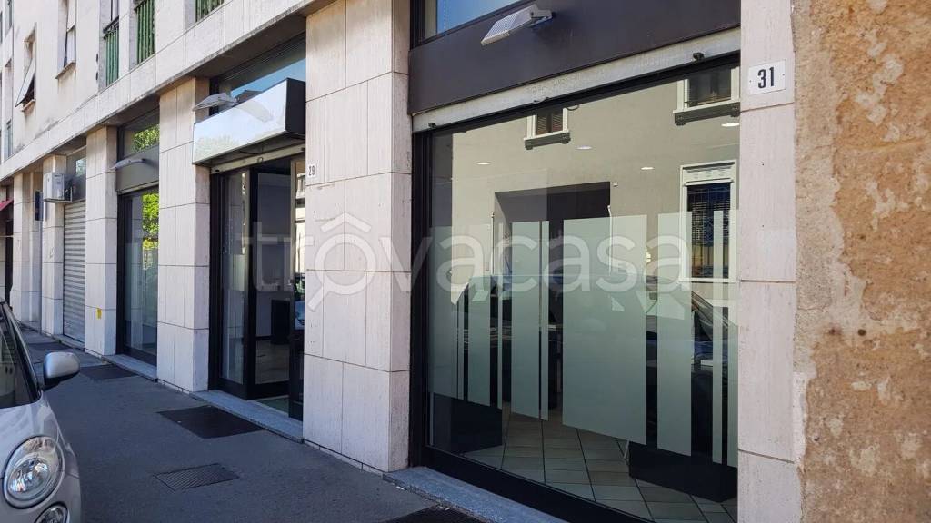 negozio in vendita a Legnano