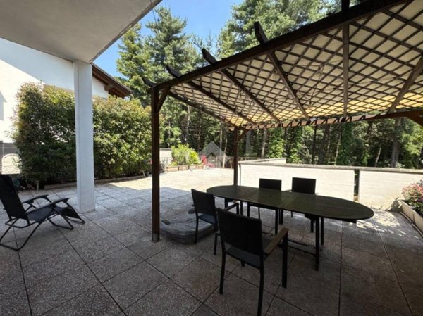 casa indipendente in vendita a Legnano