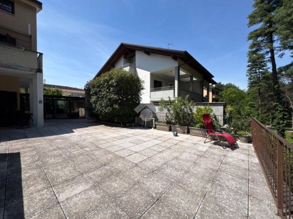 casa indipendente in vendita a Legnano