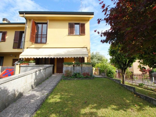 casa indipendente in vendita a Legnano