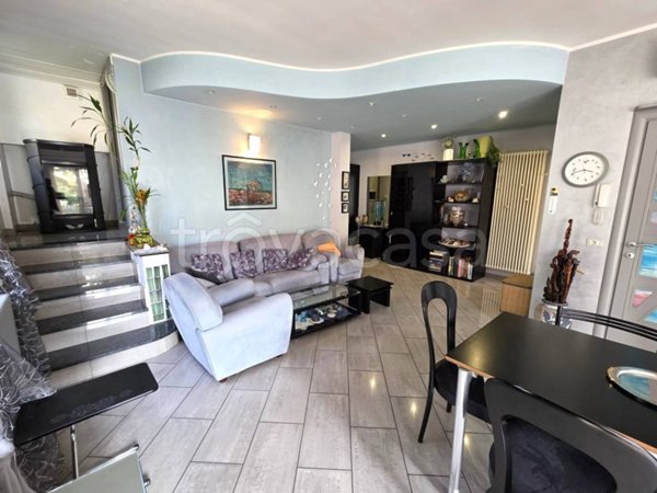 casa indipendente in vendita a Legnano