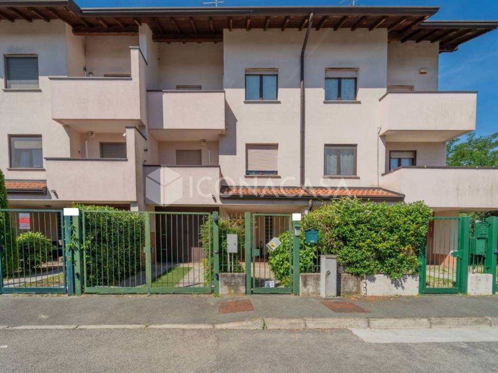 casa indipendente in vendita a Legnano