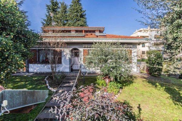 casa indipendente in vendita a Legnano