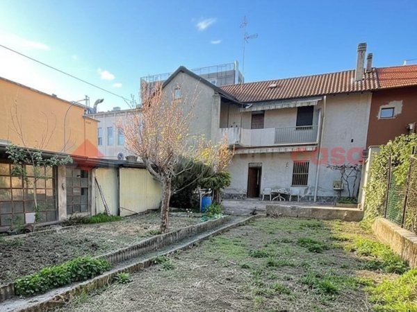 casa indipendente in vendita a Legnano